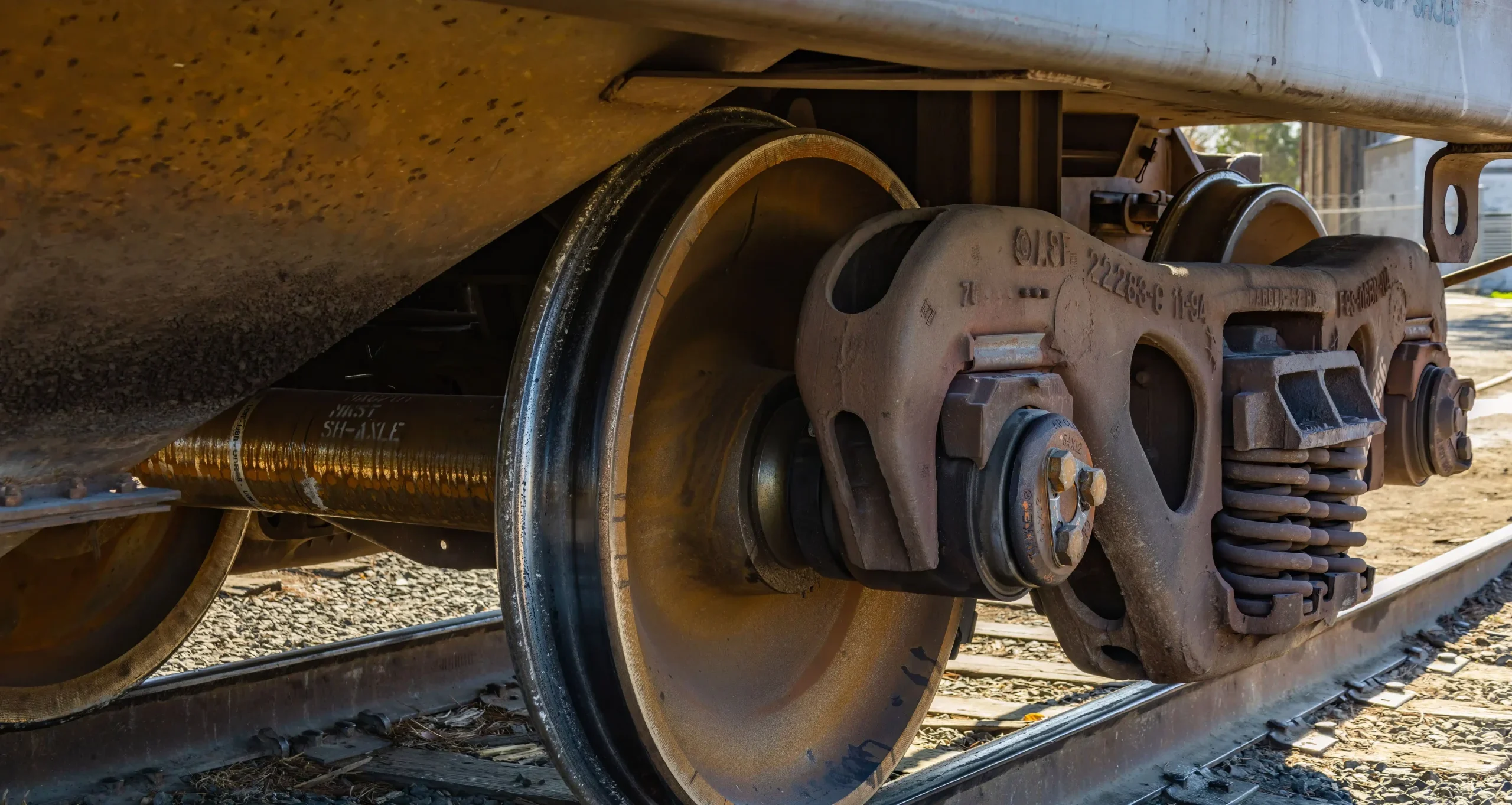 Rail freight car wheelset and axle assembly